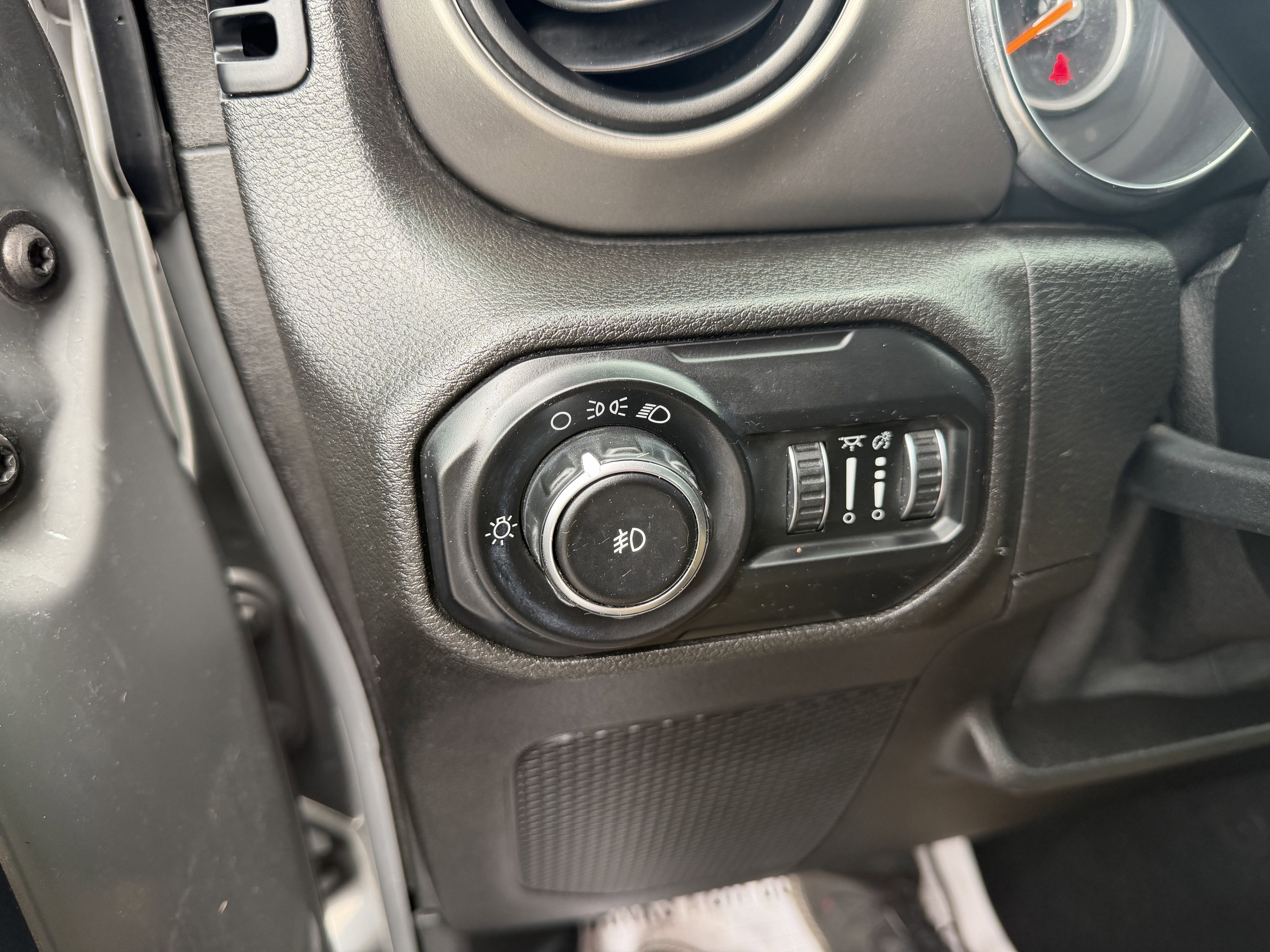 2018 Jeep WRANGLER UNL SPORT
