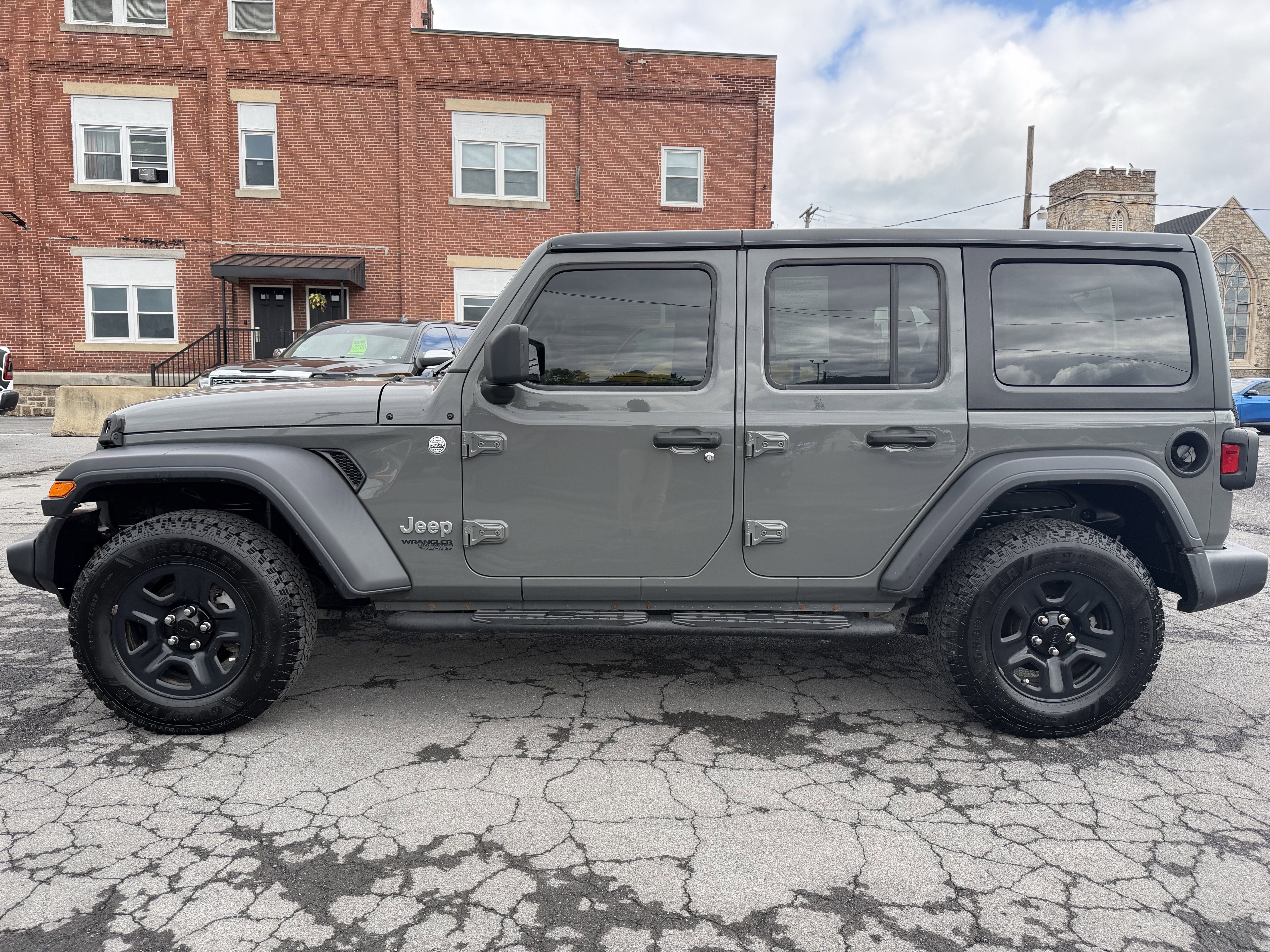 2018 Jeep WRANGLER UNL SPORT