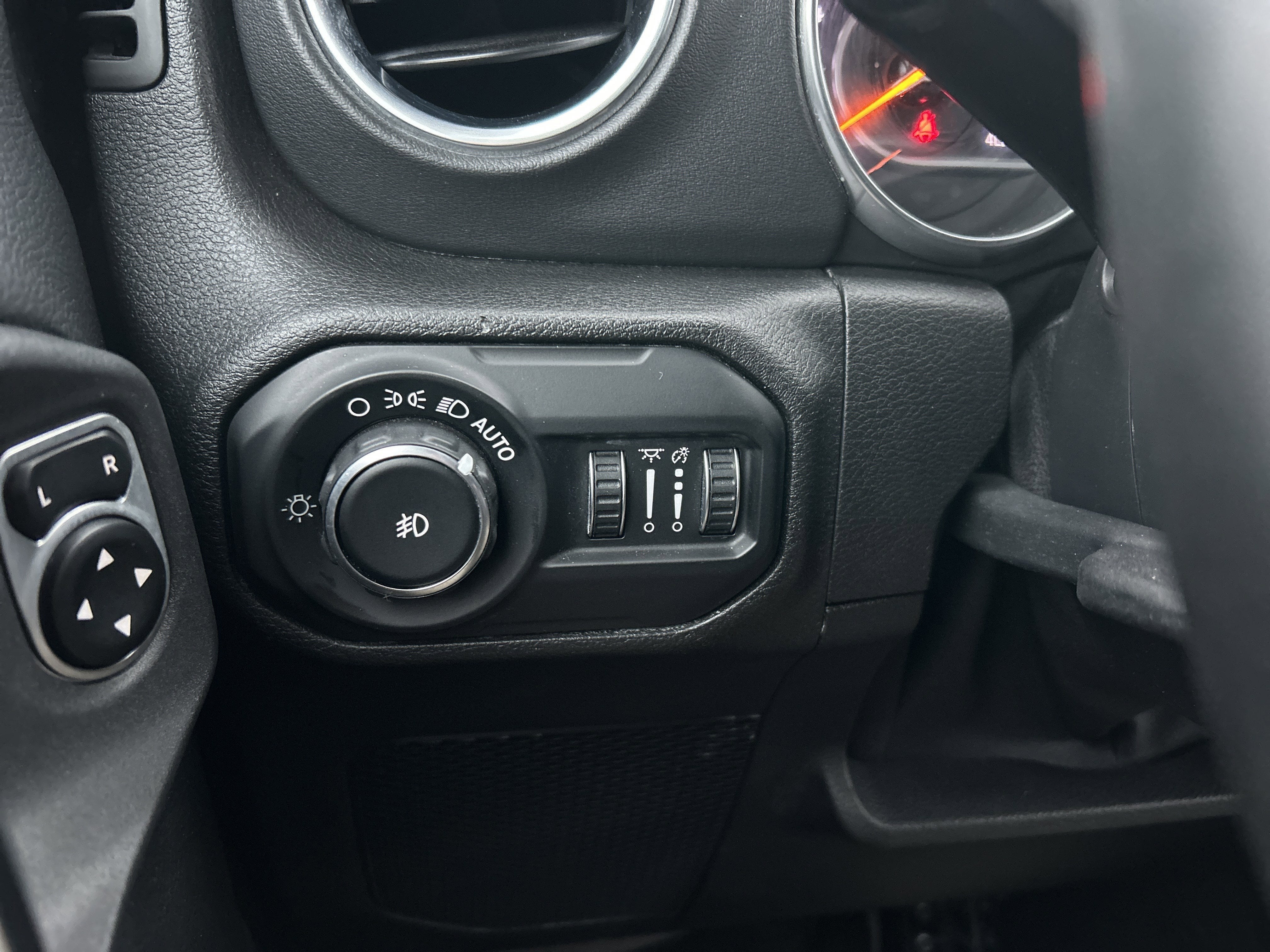 2018 Jeep WRANGLER UNL SAHARA