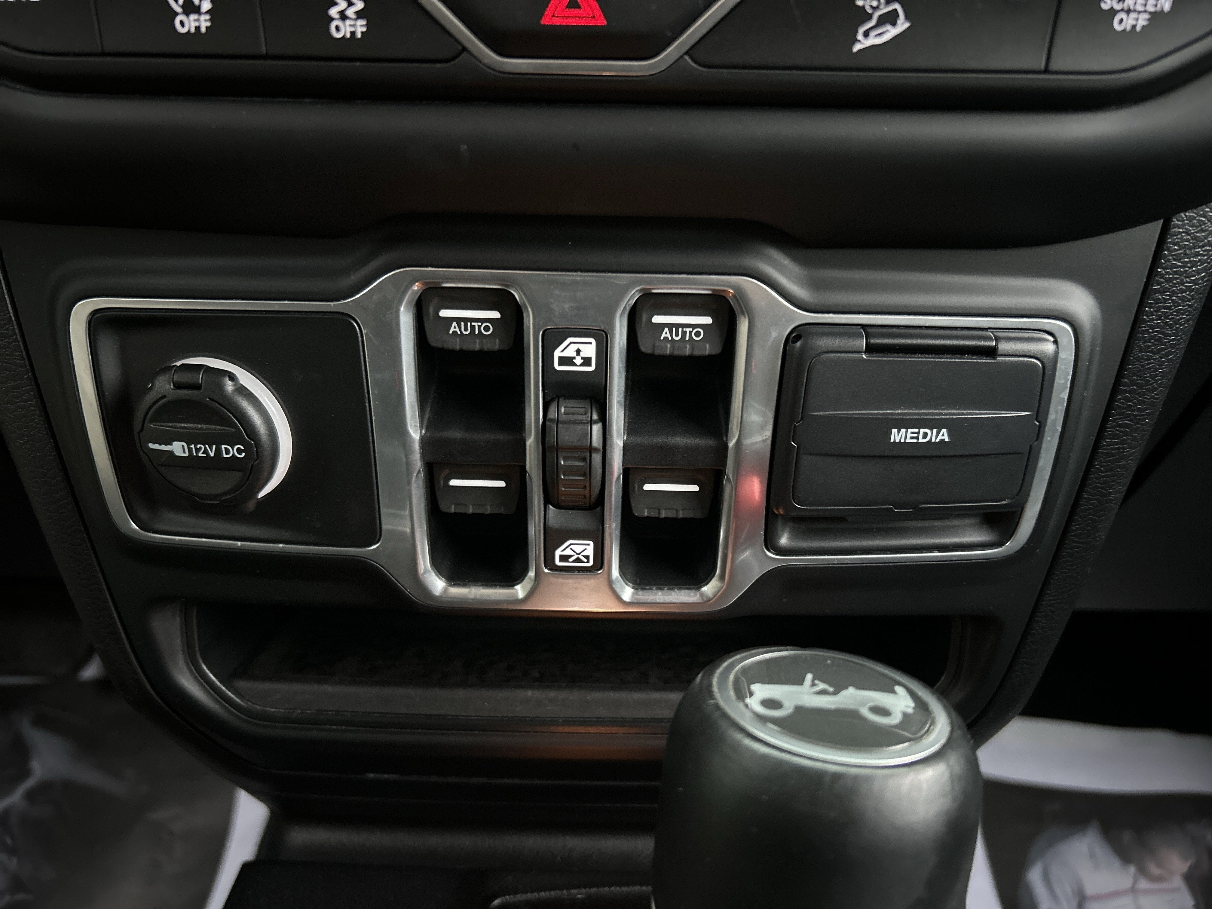 2018 Jeep WRANGLER UNL SAHARA