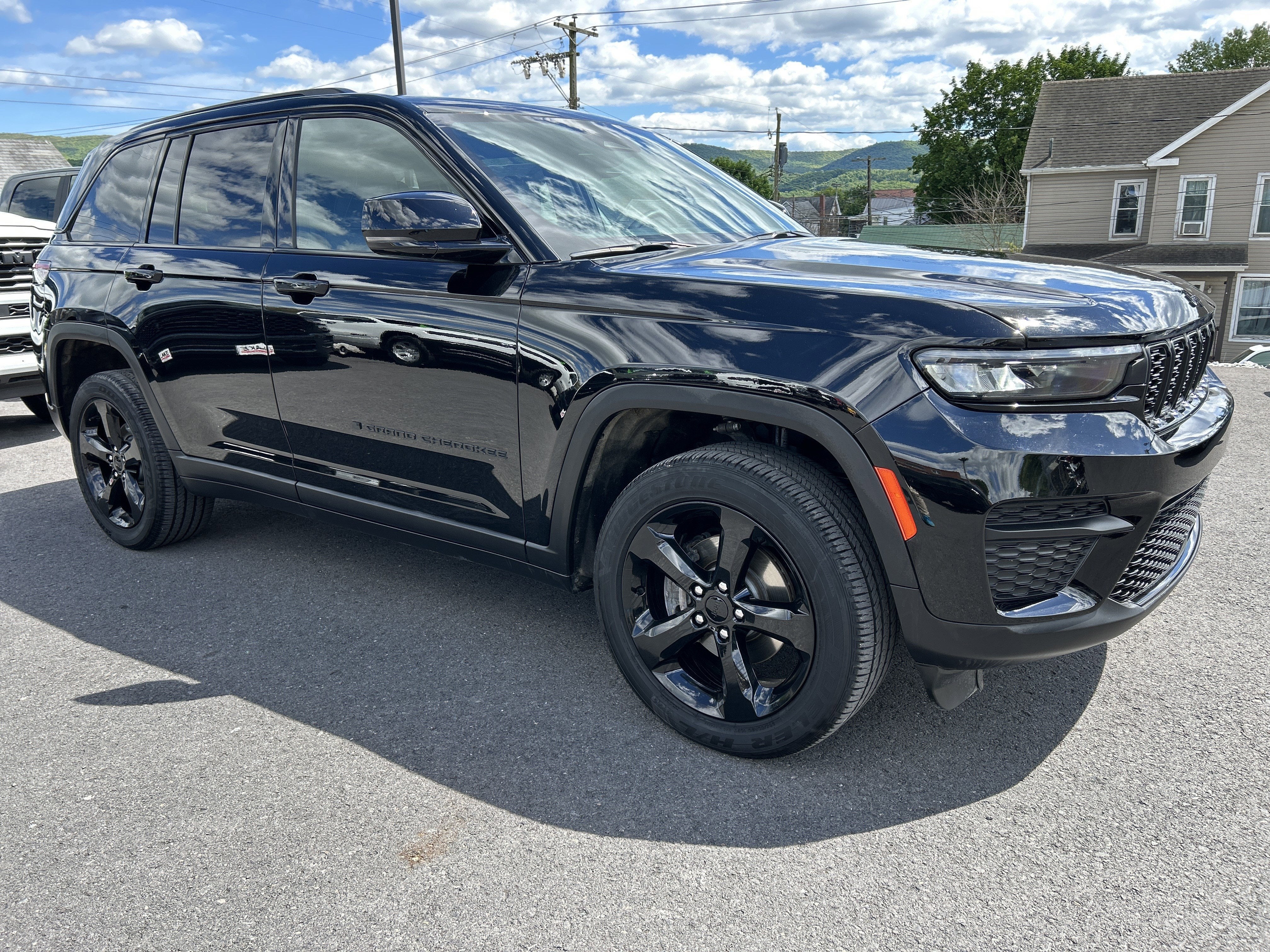 2023 Jeep GRAND CHEROKEE ALTITUDE