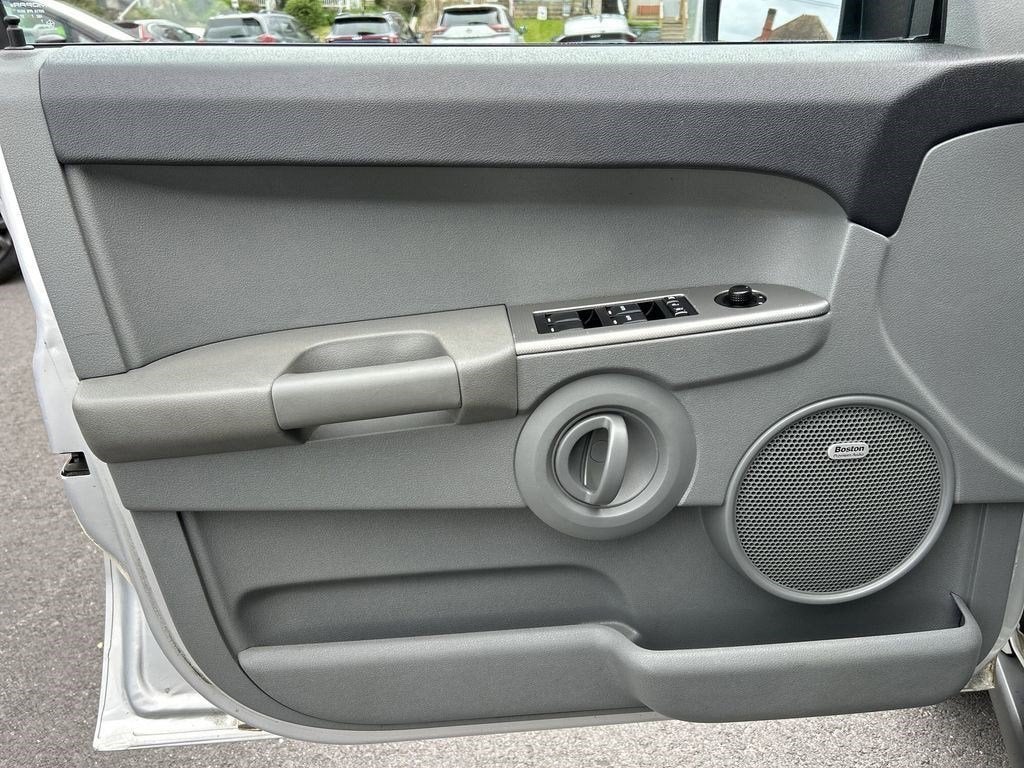 2007 Jeep Commander Sport