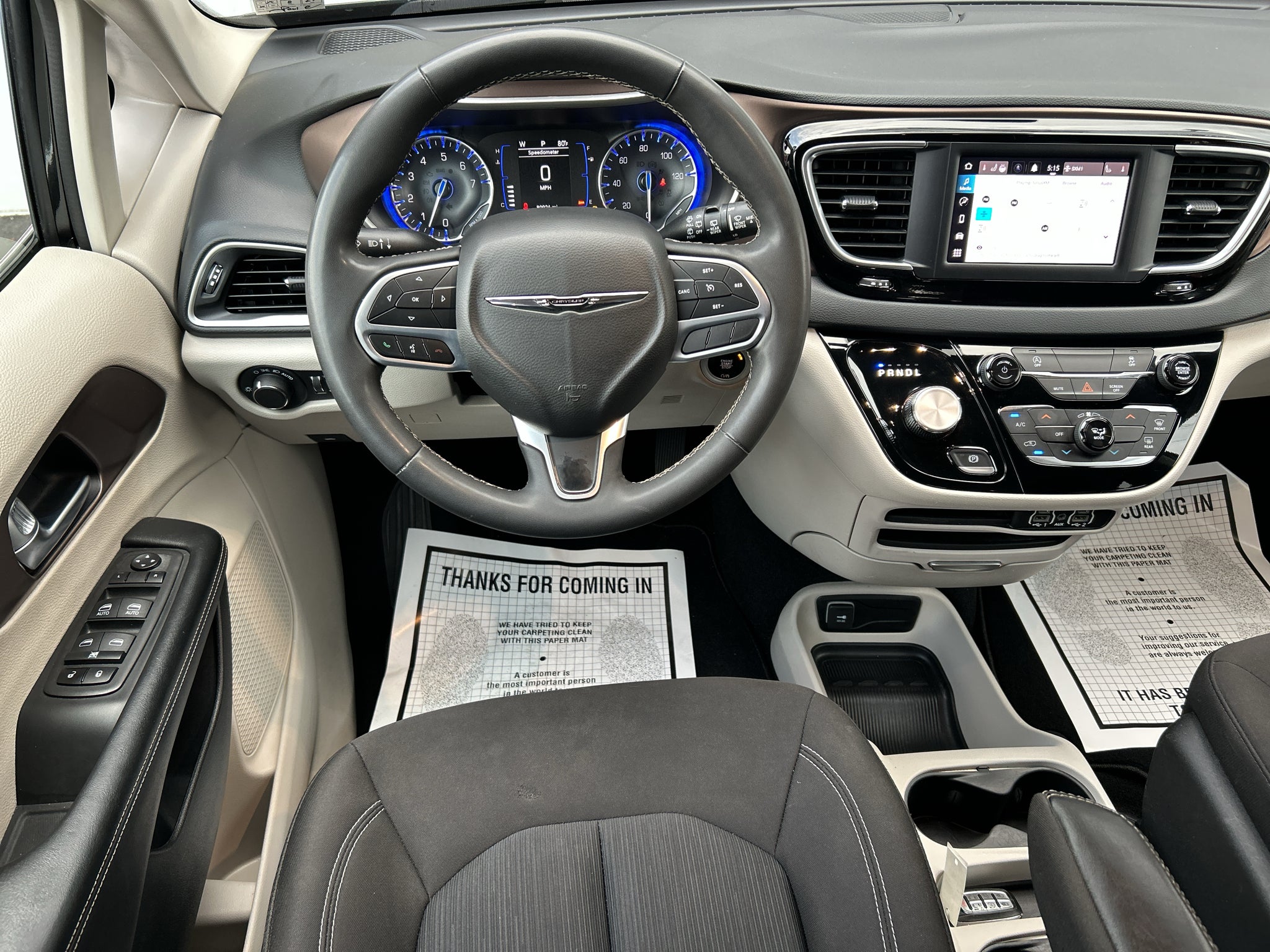 2023 Chrysler Voyager LX