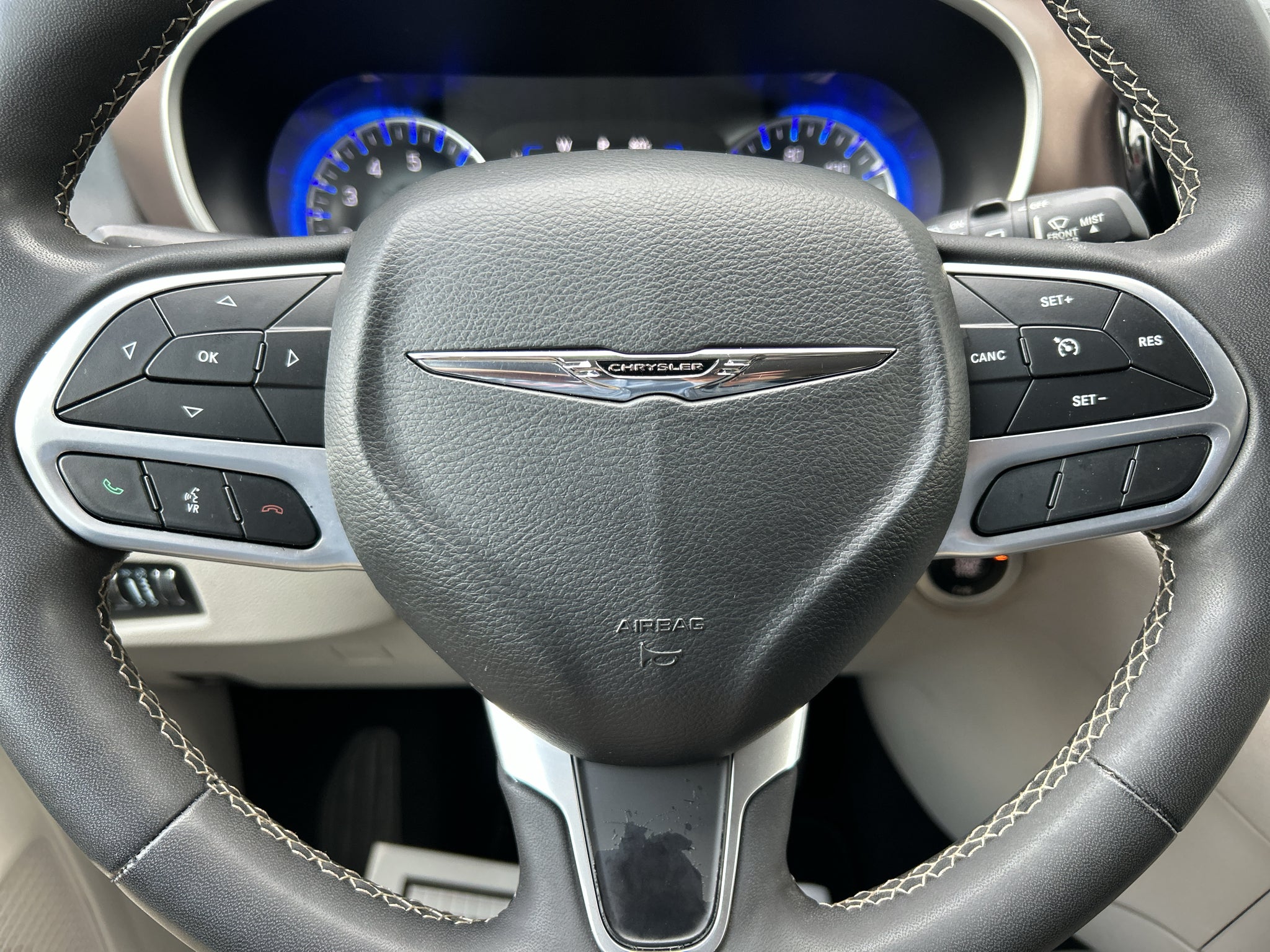 2023 Chrysler Voyager LX