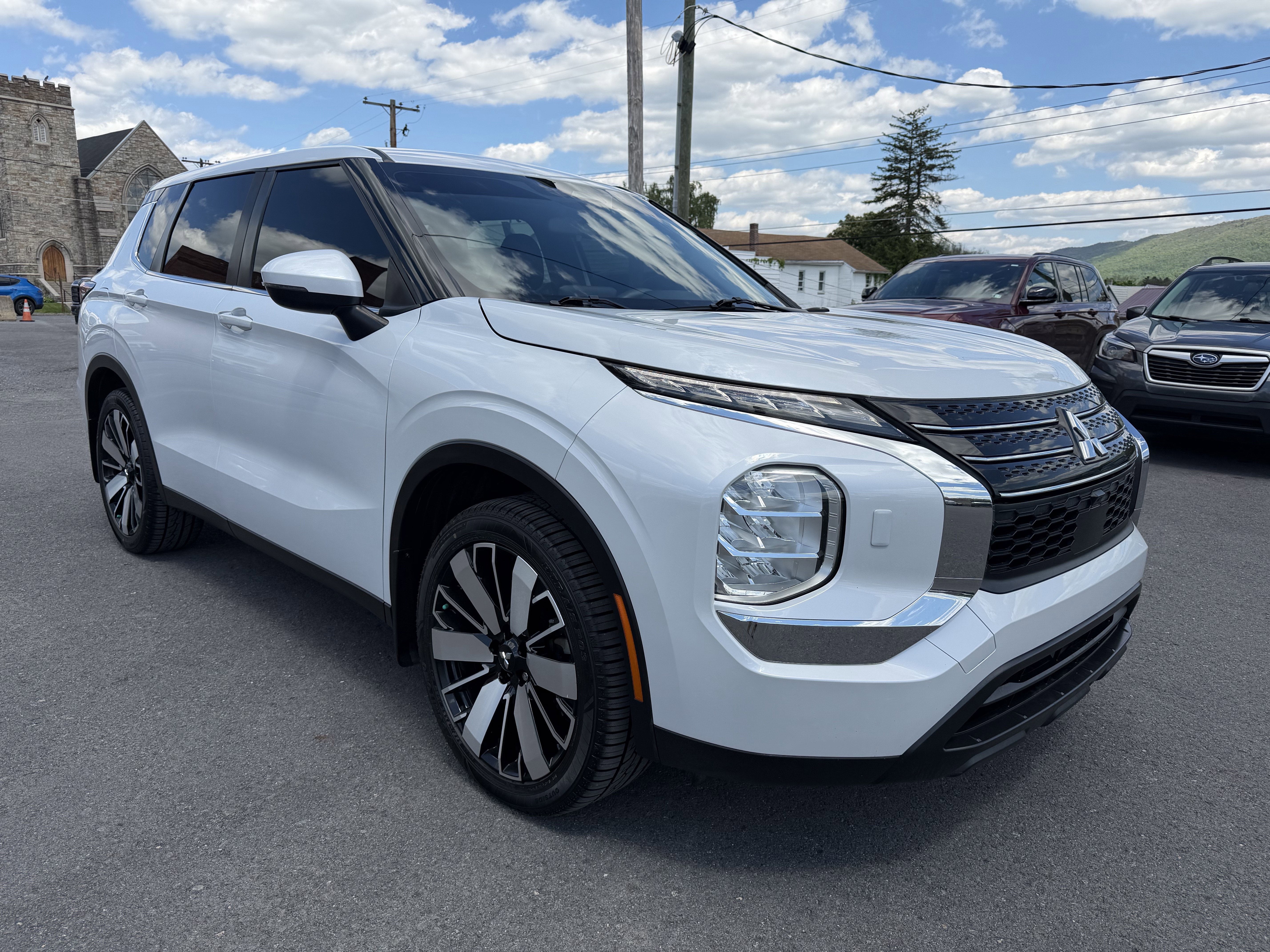 2022 Mitsubishi OUTLANDER ES