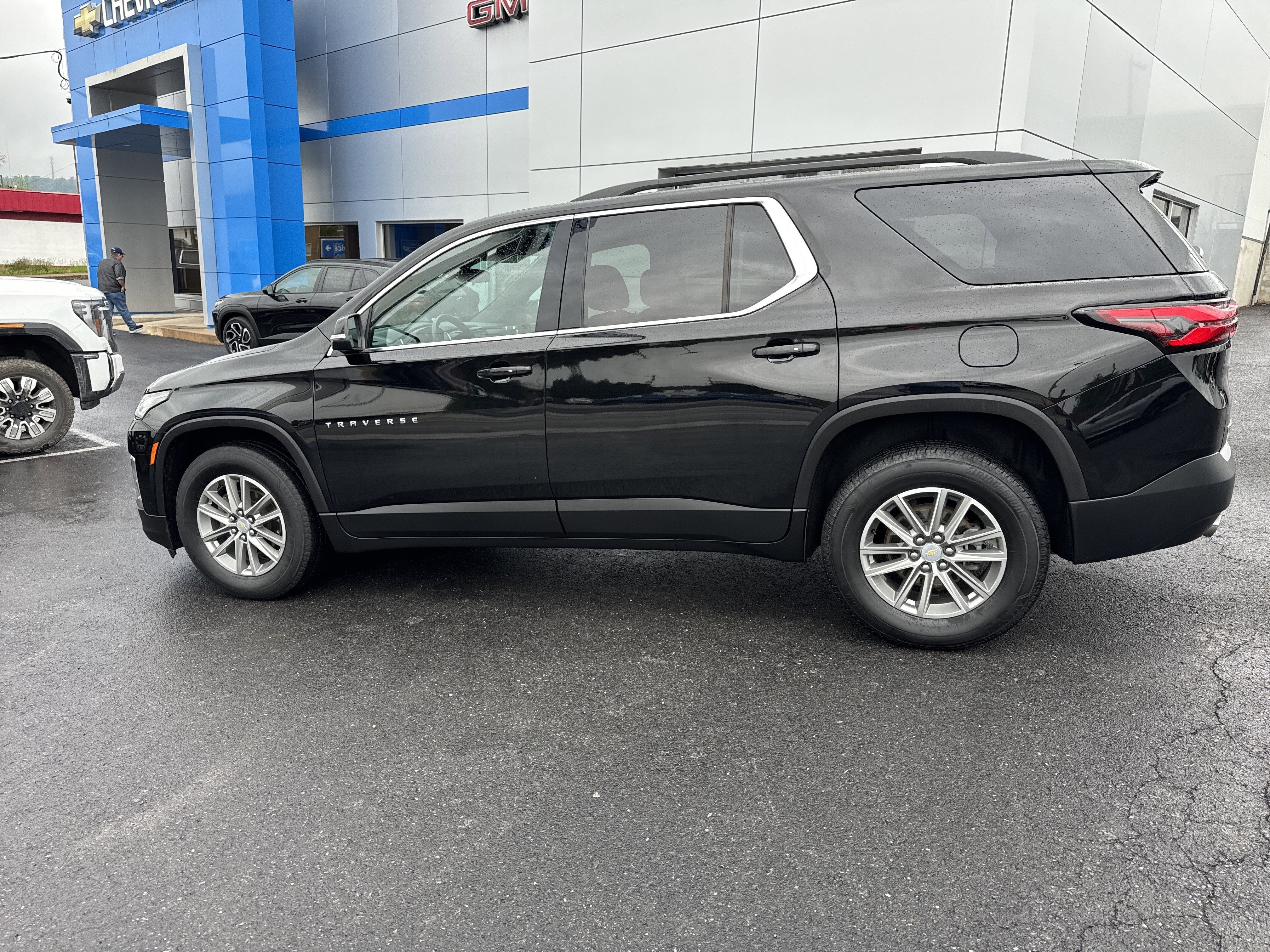 2023 Chevrolet Traverse LT Cloth