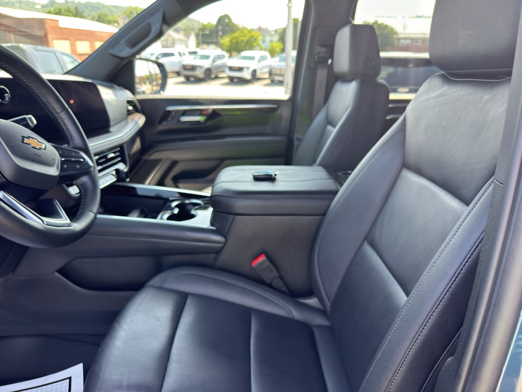2025 Chevrolet Suburban LT