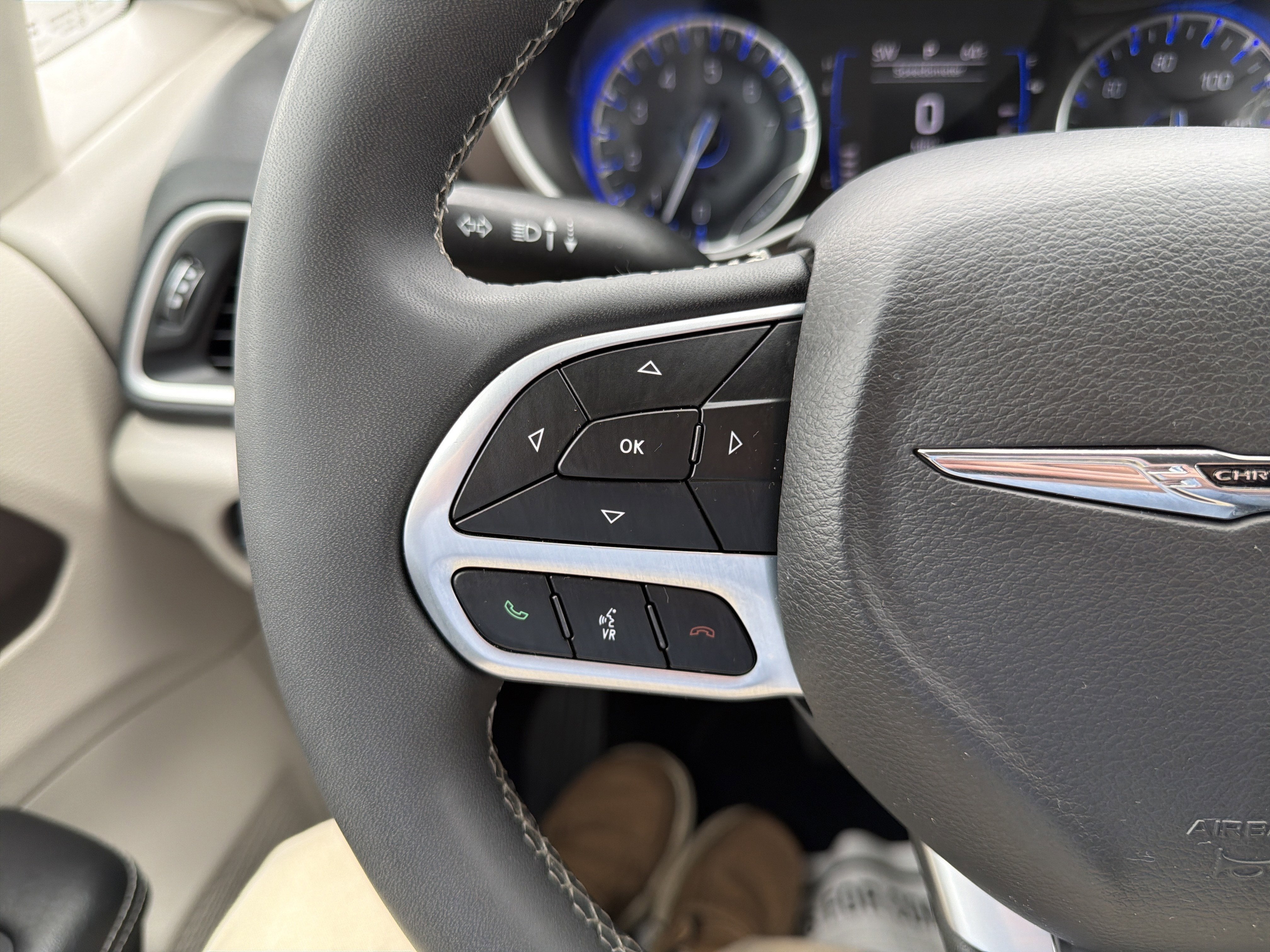2023 Chrysler Voyager LX