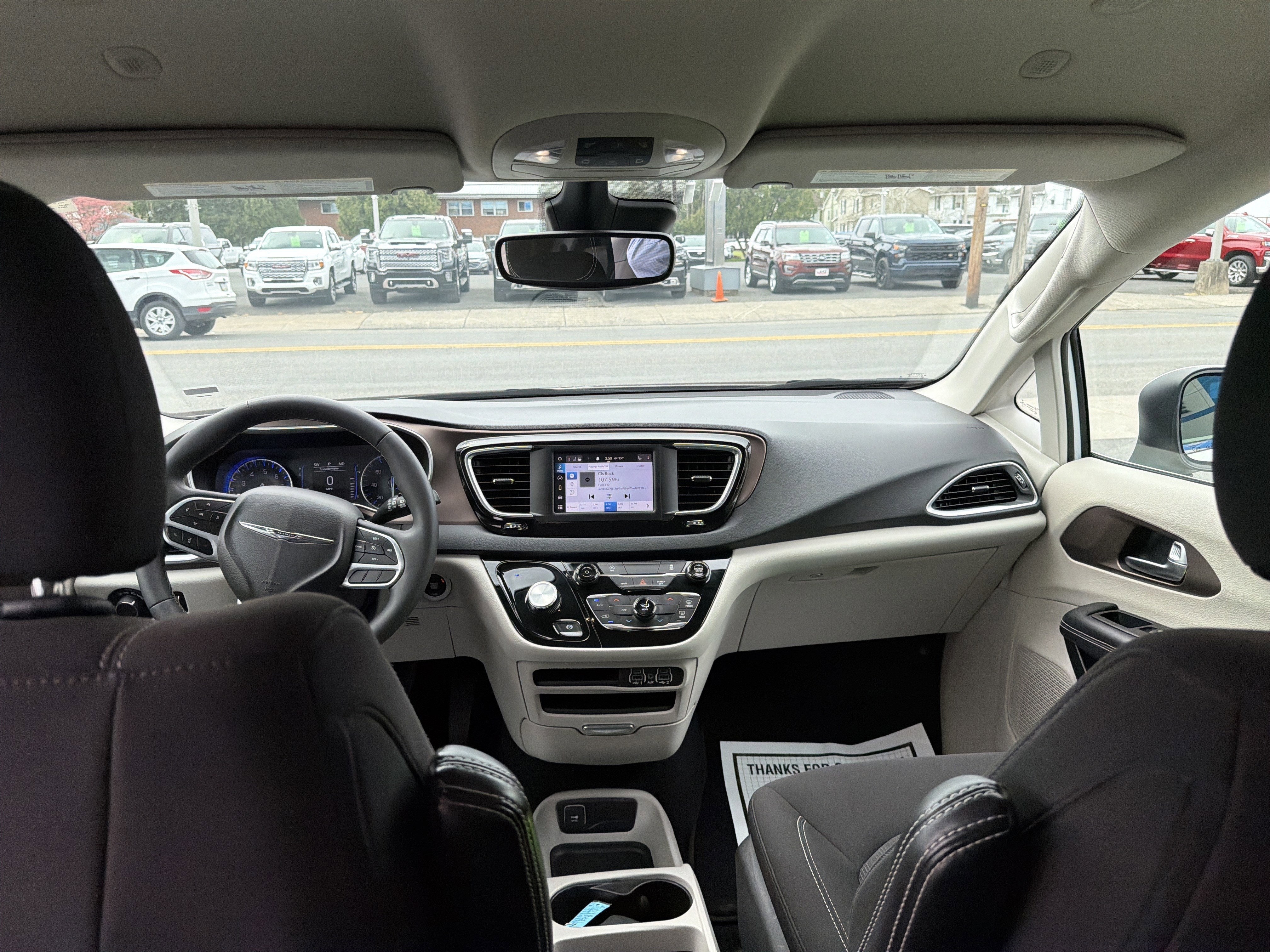2023 Chrysler Voyager LX