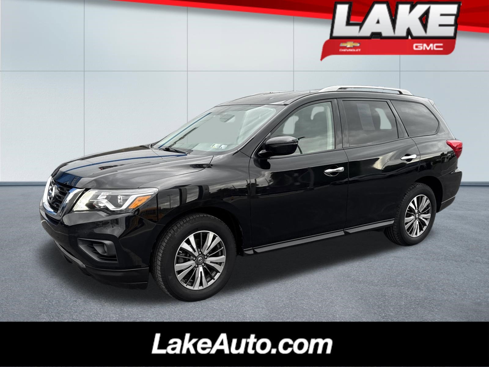 2017 Nissan Pathfinder SV 4WD's photo